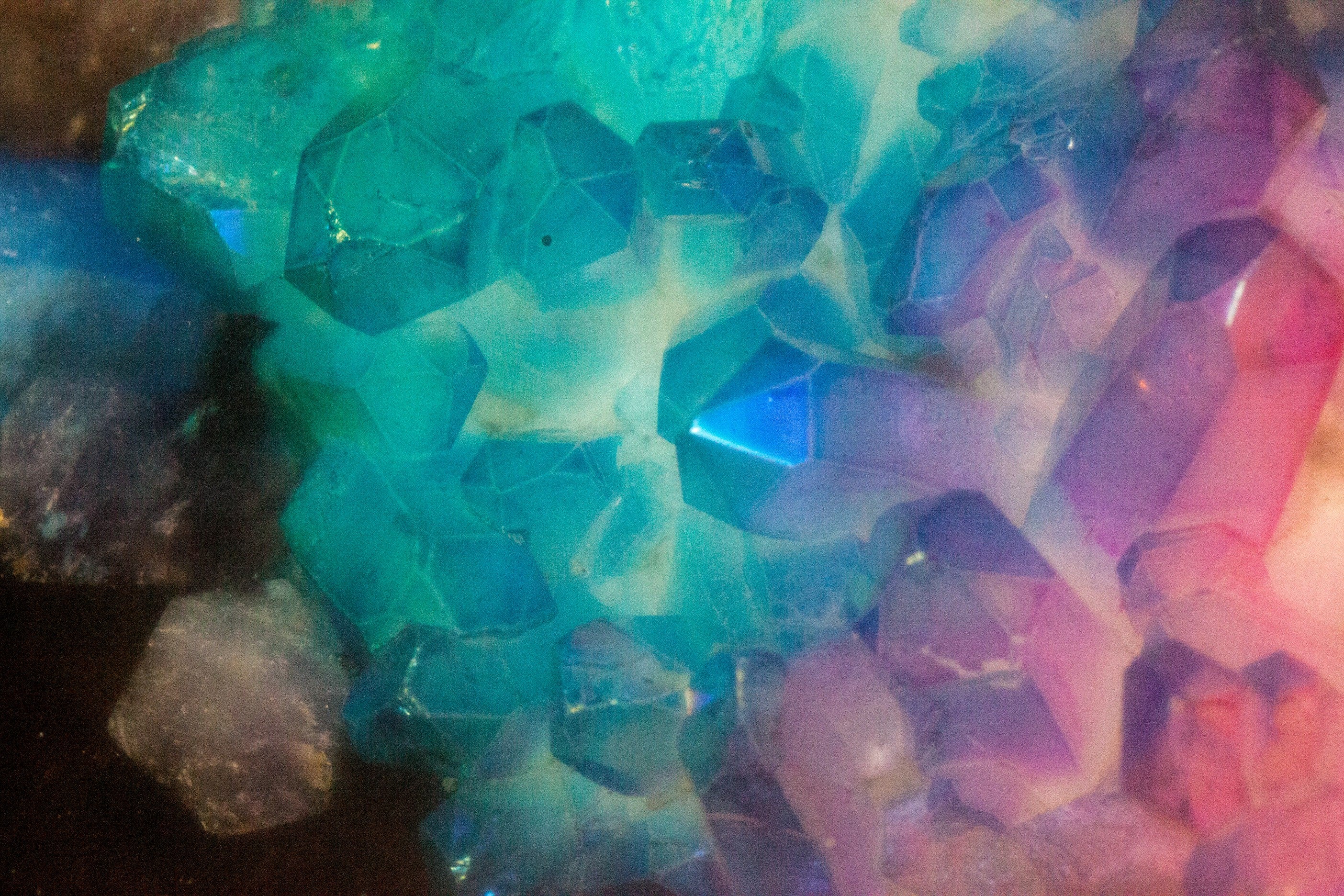 Table de luxe bois et époxy multicolore