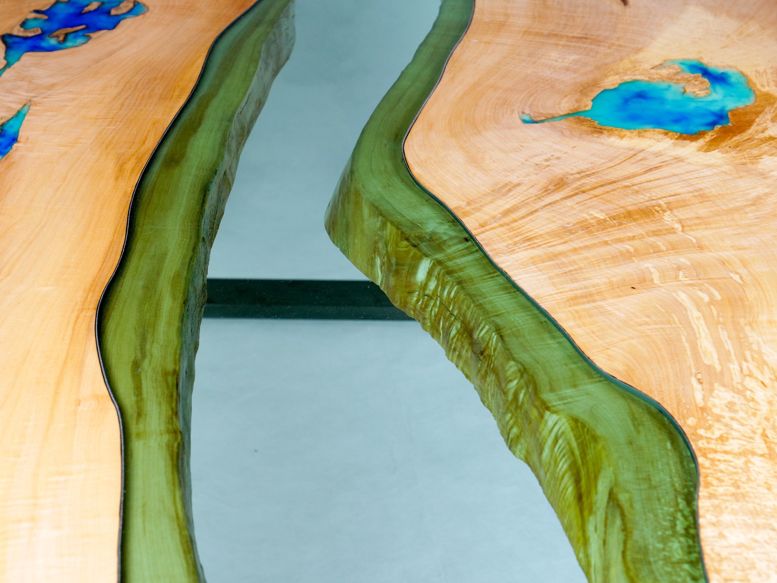 Table époxy transparente