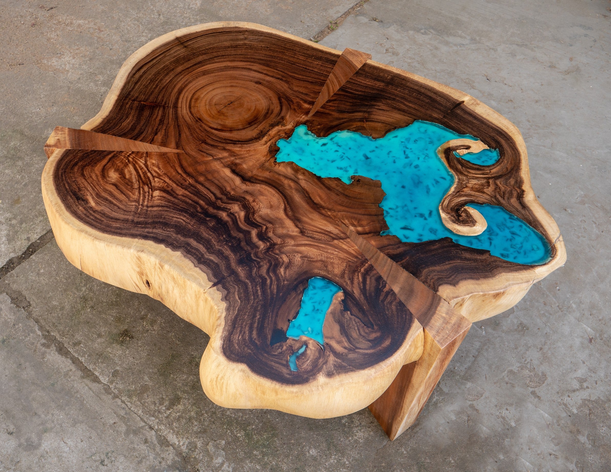 Table rivière bleu en peuplier