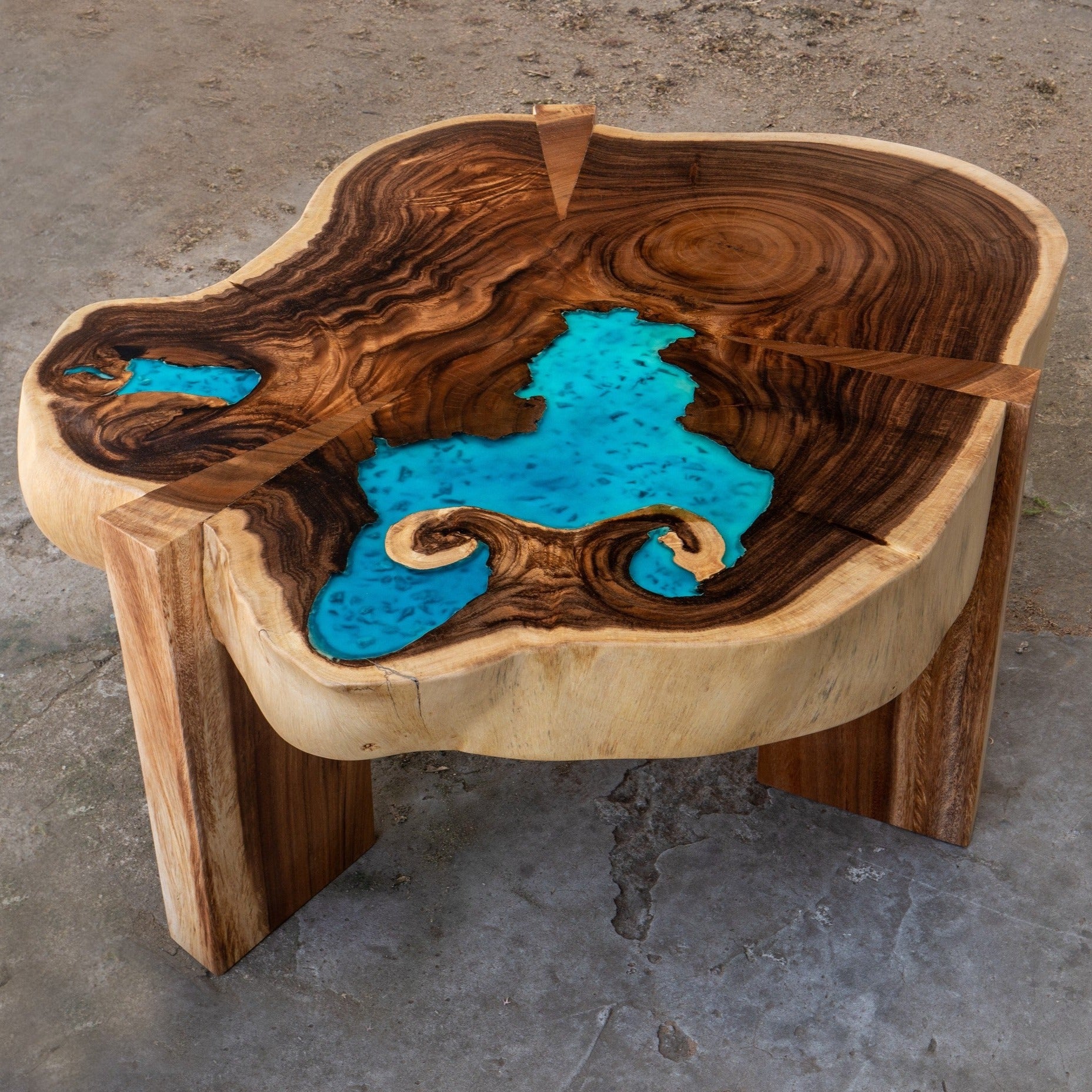 Table rivière bleu en peuplier