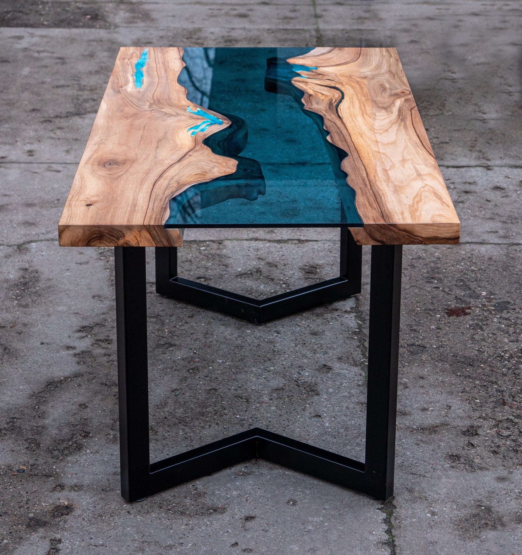 Table époxy bleu en olivier