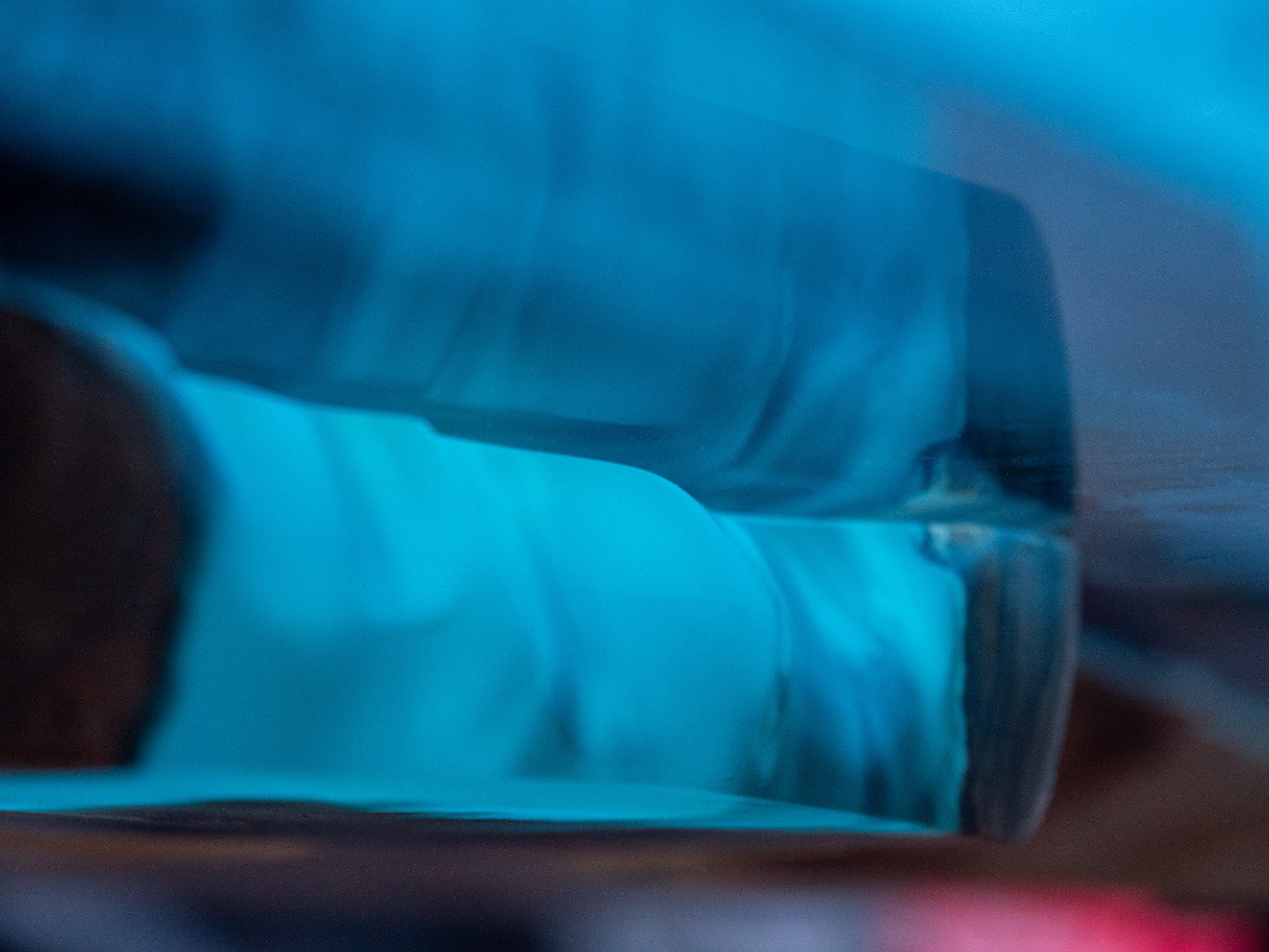 Table époxy bleu en olivier