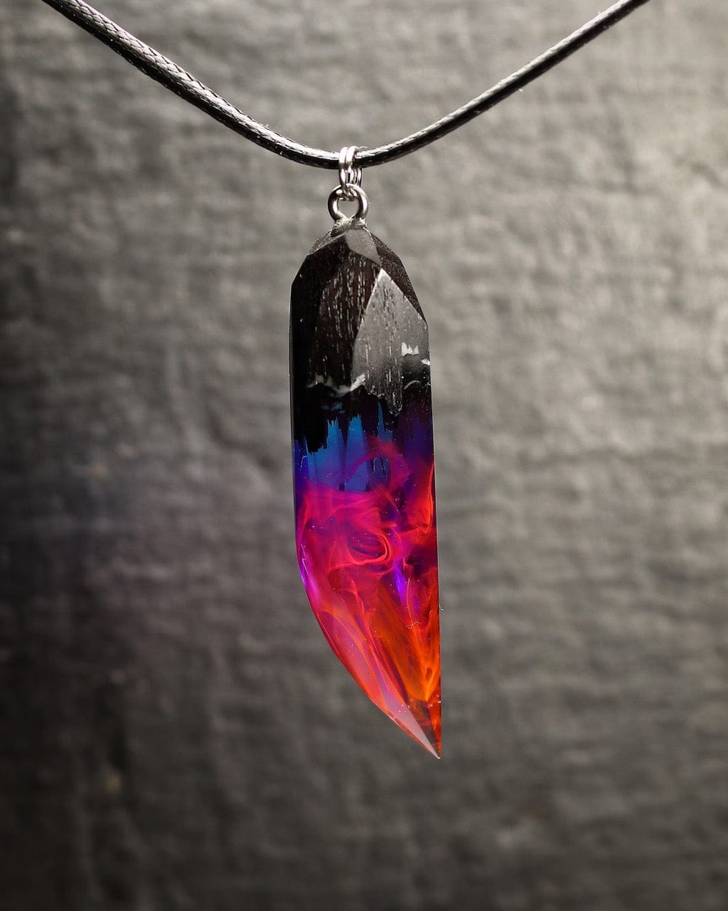 Collier résine et bois rouge