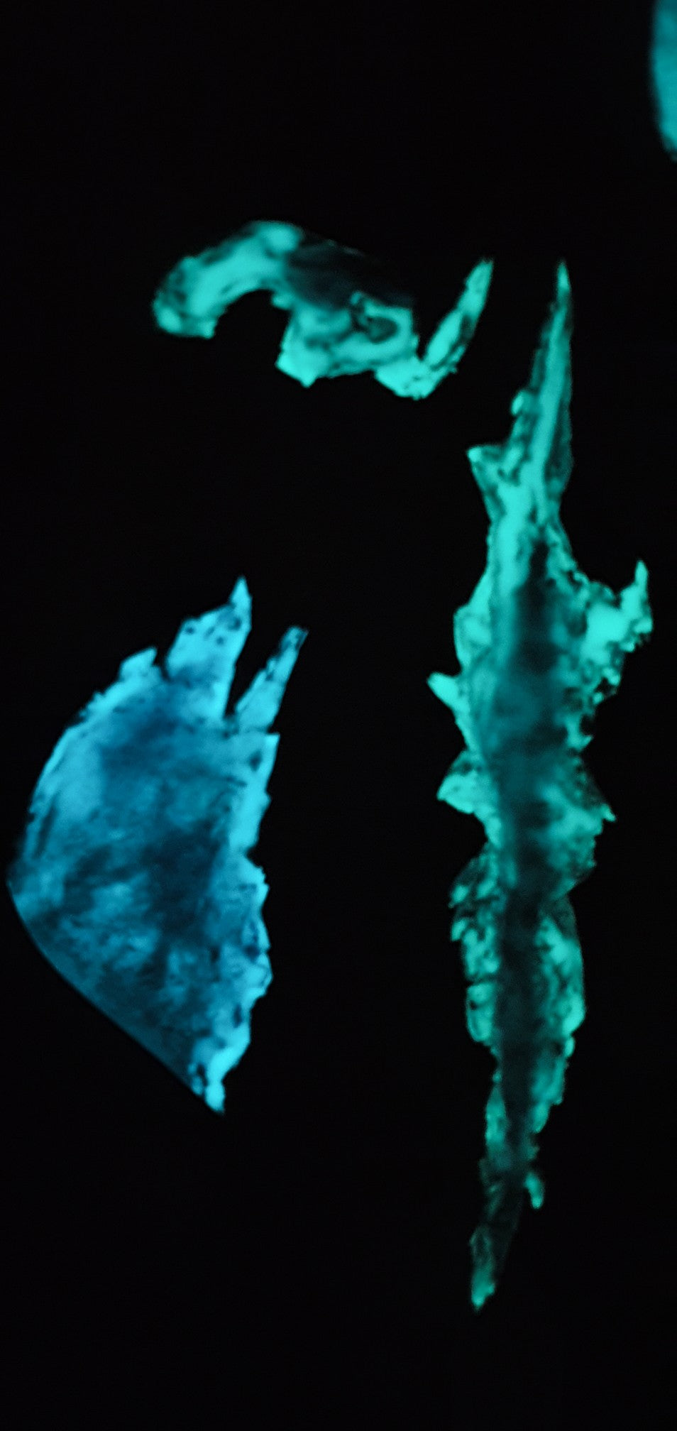 Table en peuplier et époxy bleu