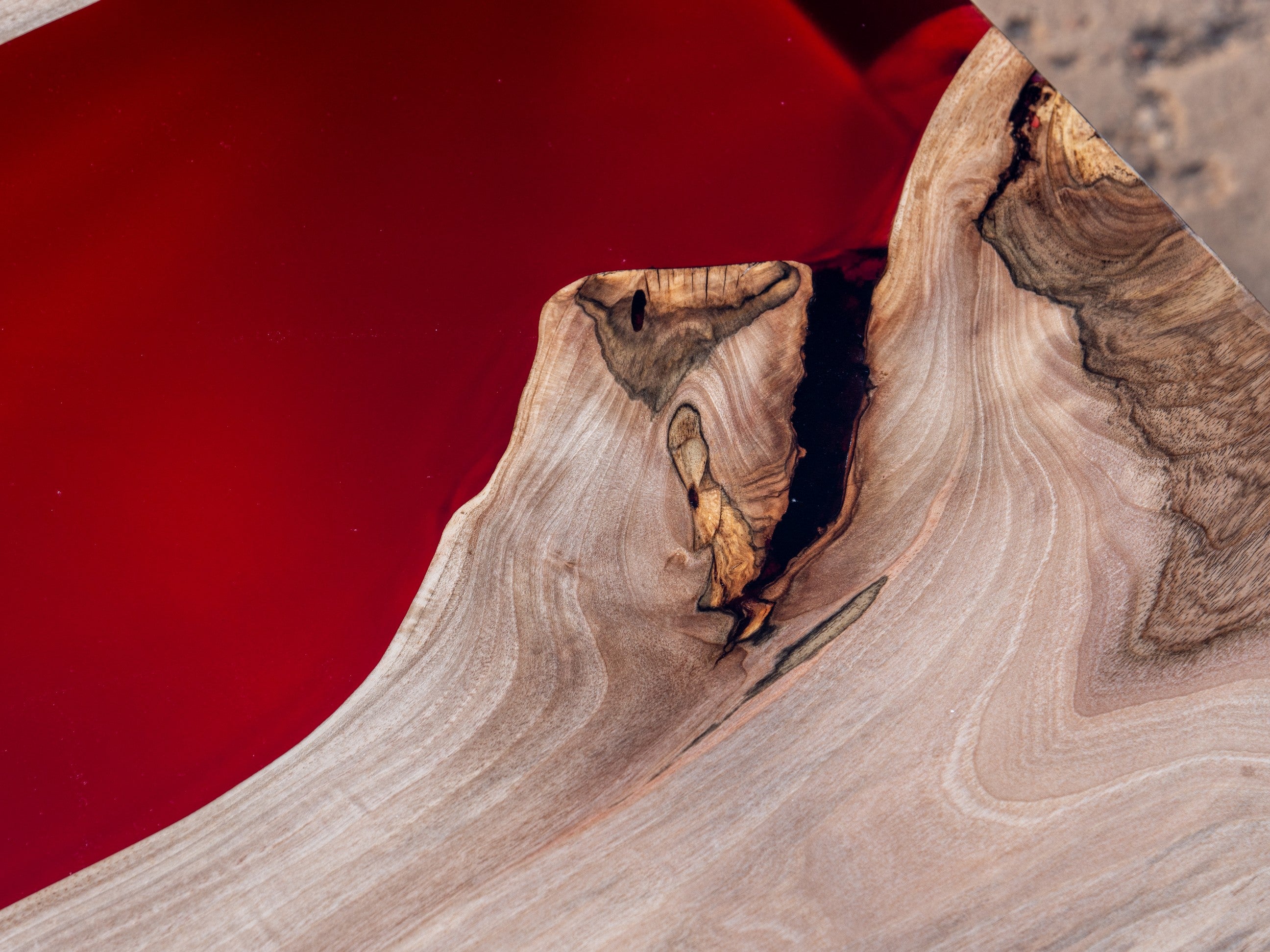 Table résine époxy rouge