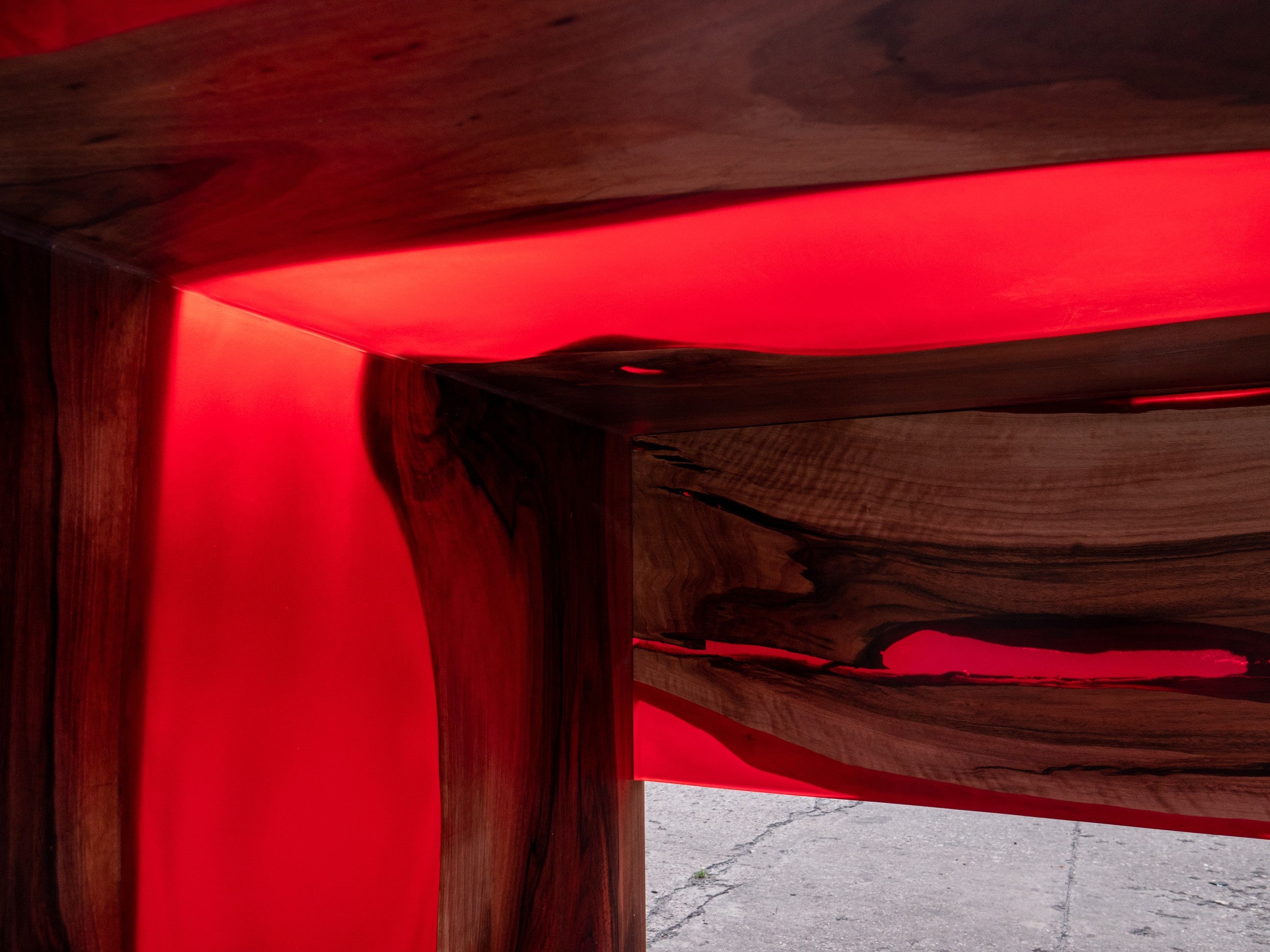 Table résine époxy rouge