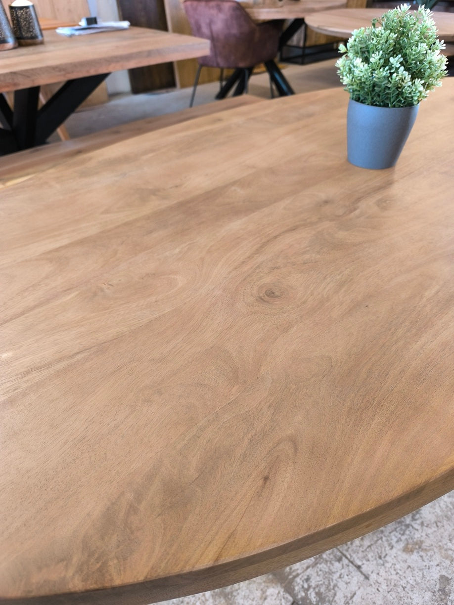 Table oval en manguier