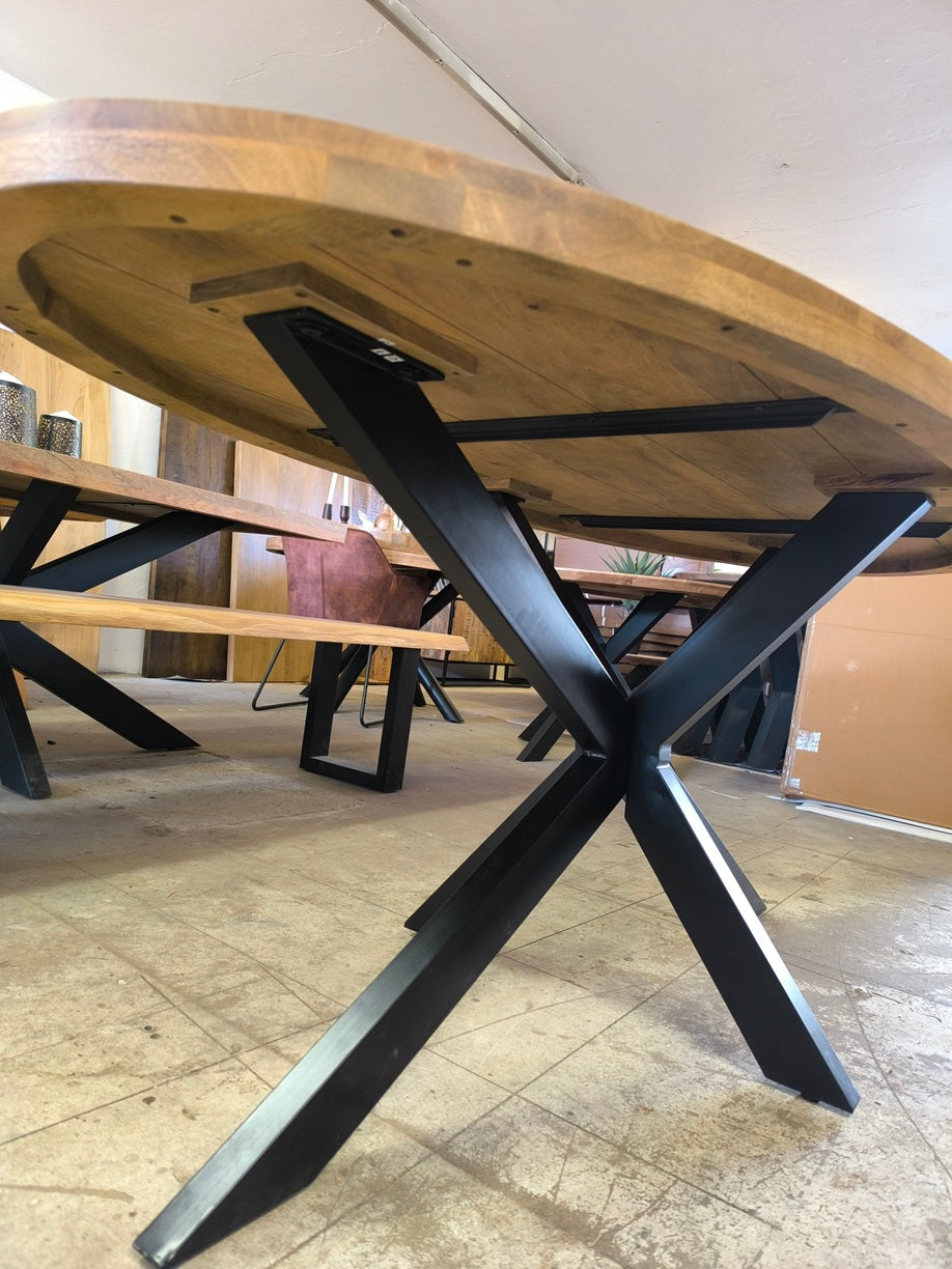 Table oval en manguier