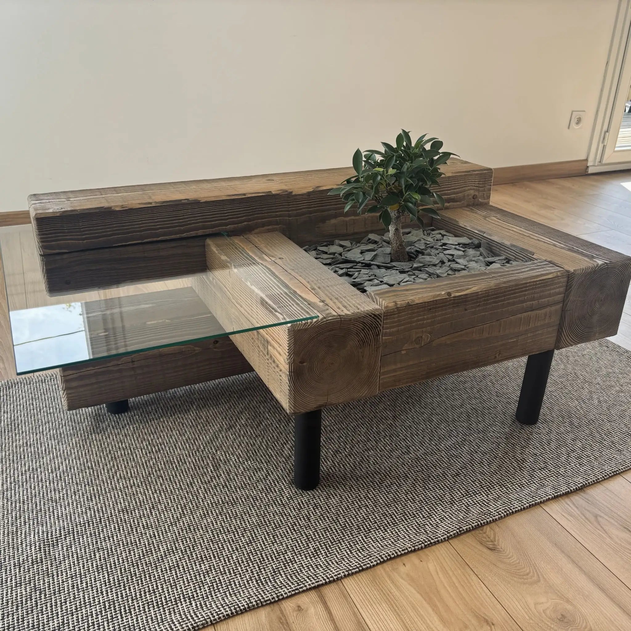 Table basse bois massif design modèle Origine fabriquée artisanalement à partir de sapin massif soigneusement travaillé