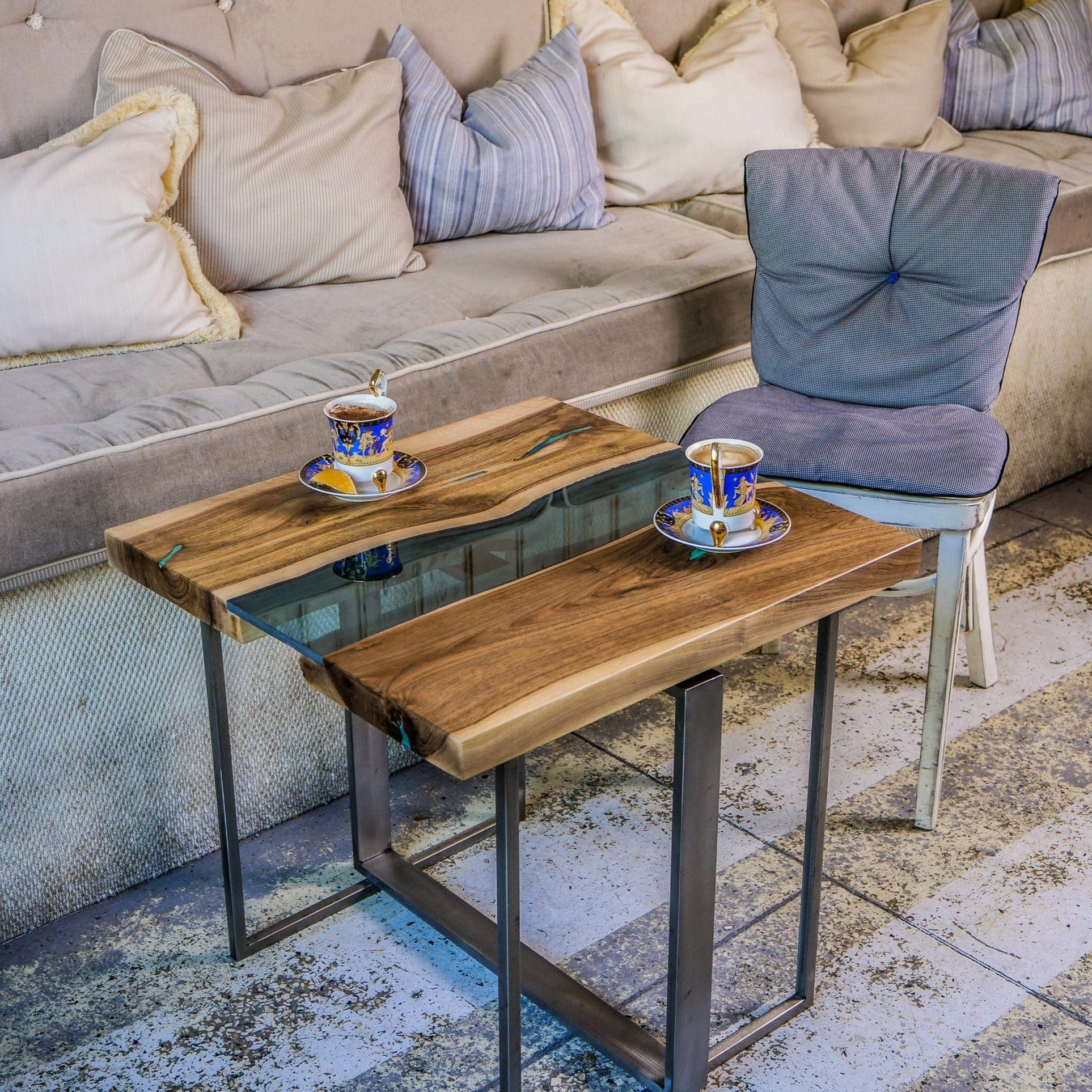 Table basse érable et époxy bleu