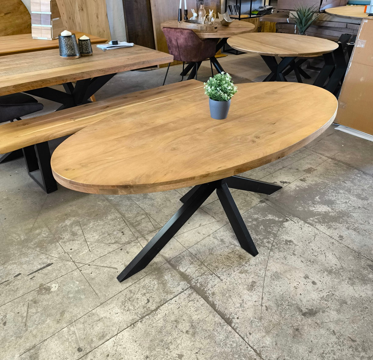 Table oval en manguier