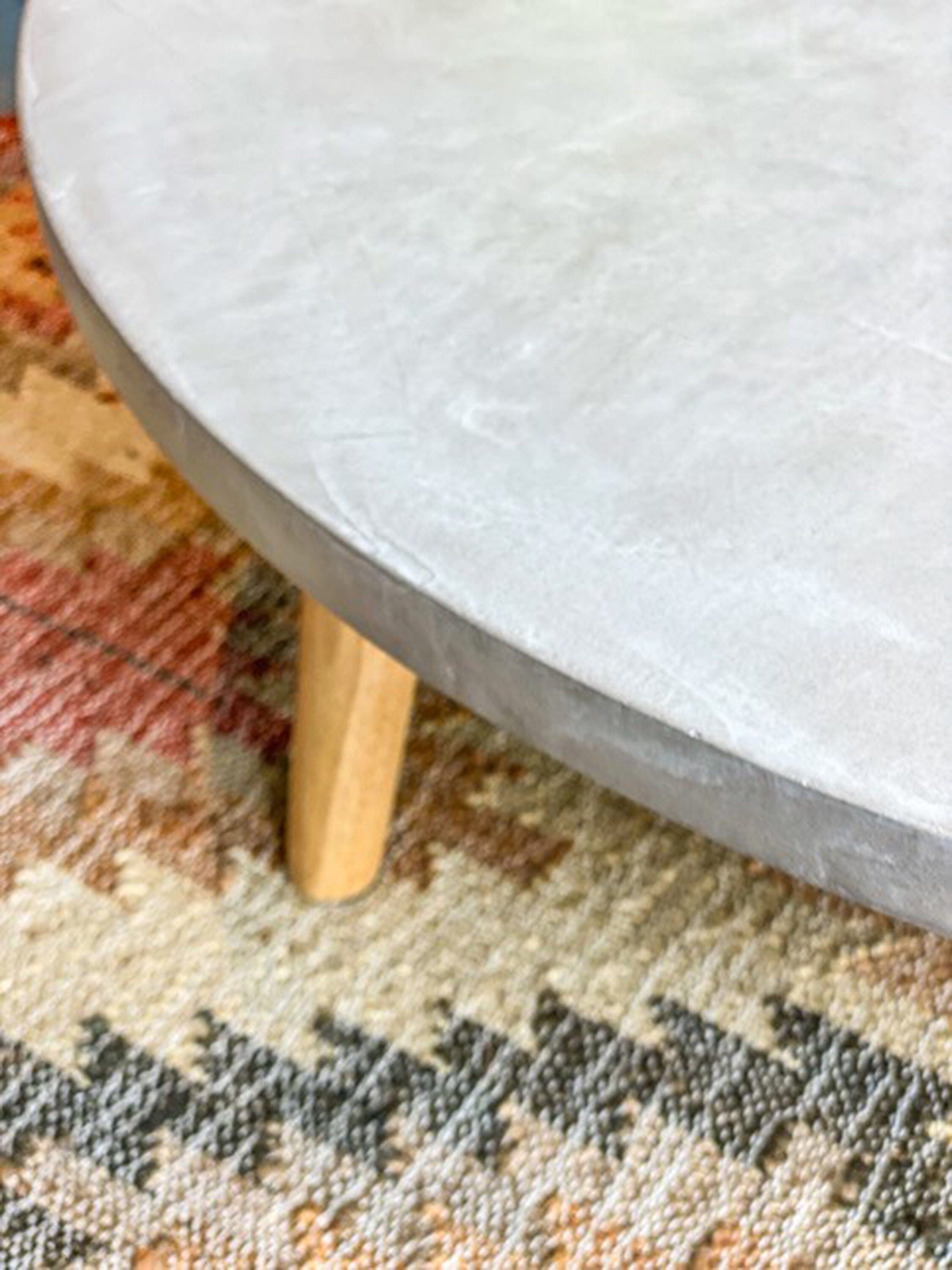 Table ronde béton ciré