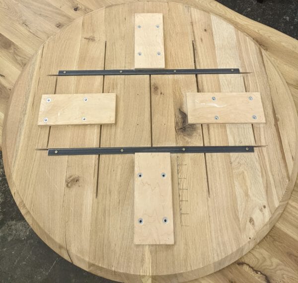 Table ronde en chêne massif