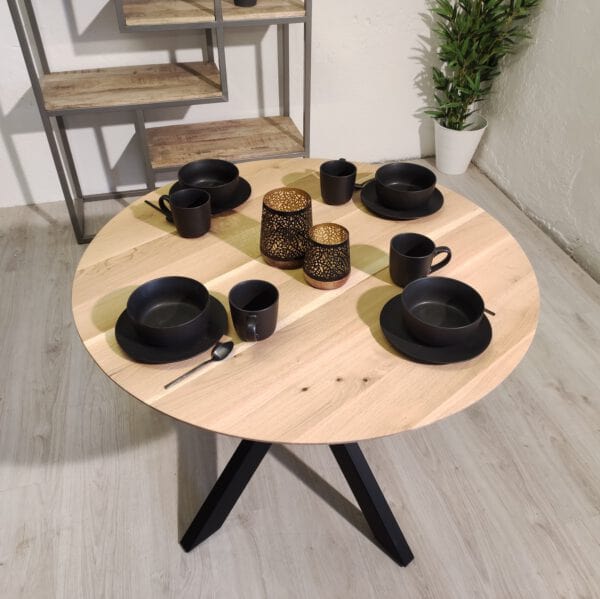 Table ronde en chêne massif