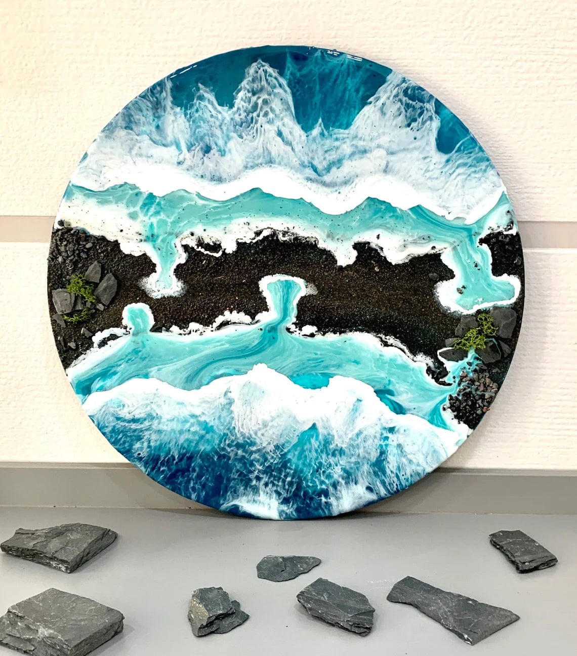 Art en résine de plage fait à la main avec des vagues