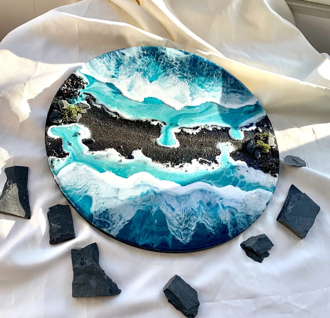 Art en résine de plage fait à la main avec des vagues