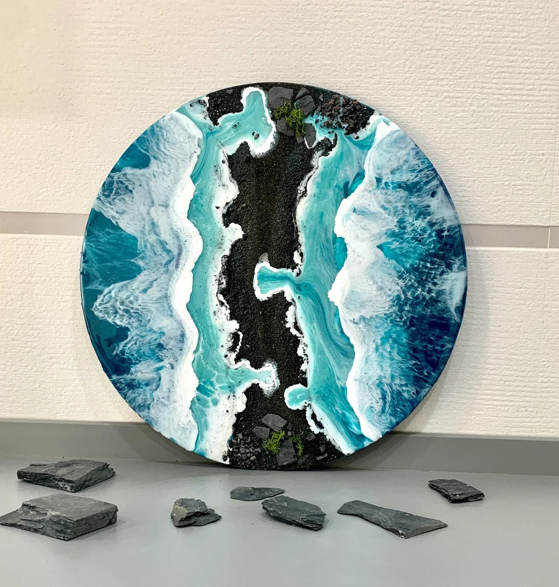 Art en résine de plage fait à la main avec des vagues