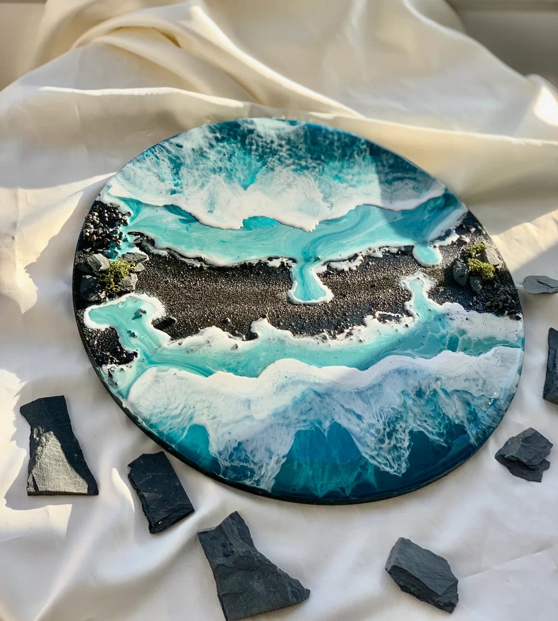 Art en résine de plage fait à la main avec des vagues