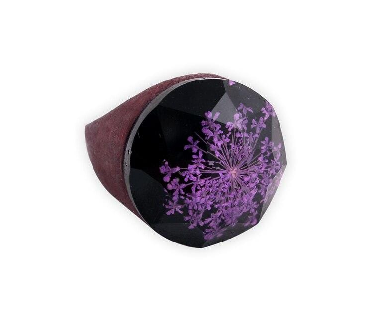 Bague résine et fleur violet