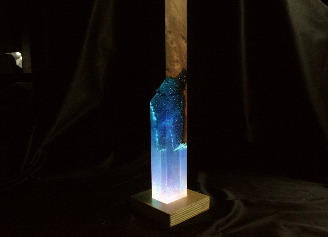 Grande lampe en bois pour table de chevet