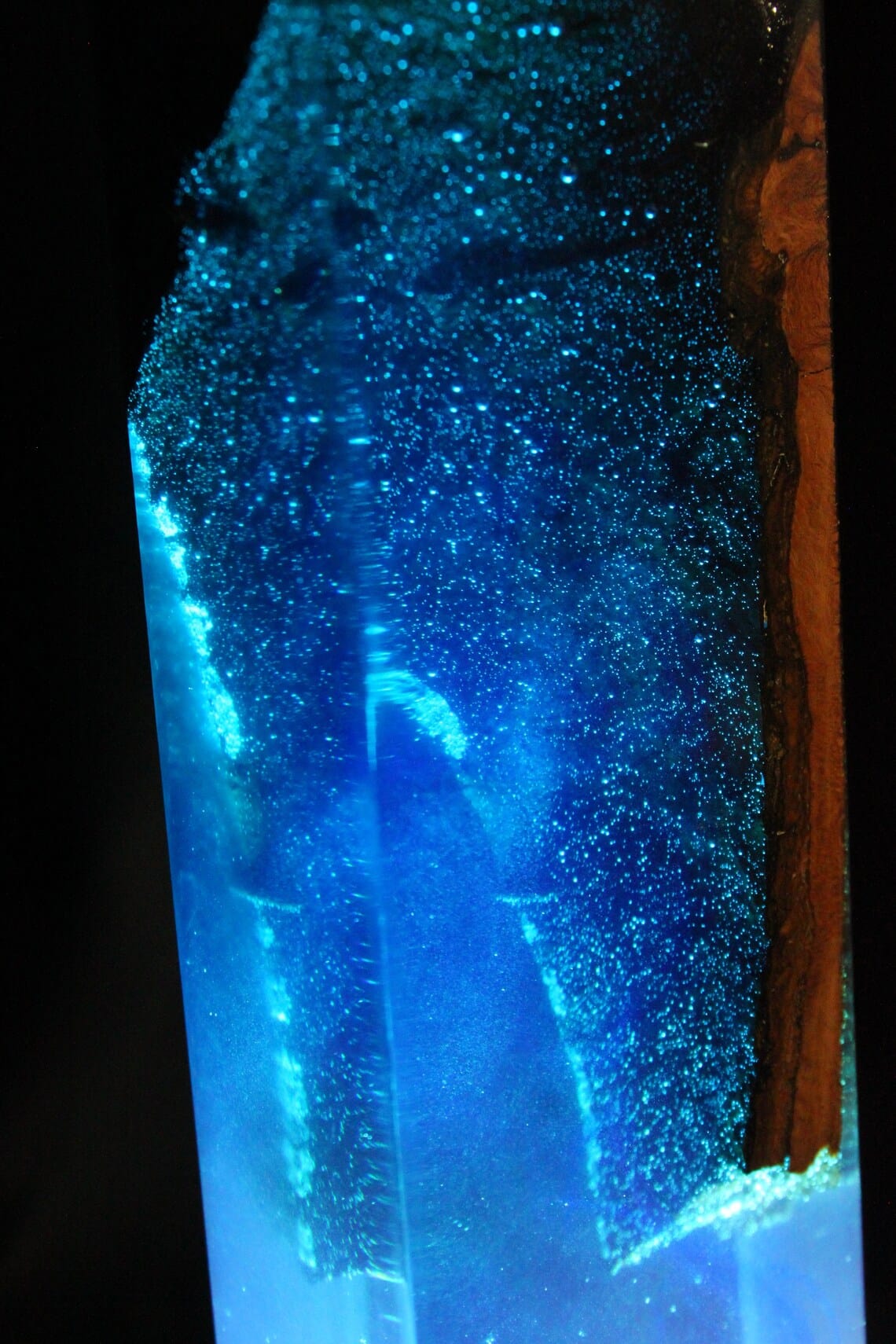 Grande lampe en bois pour table de chevet