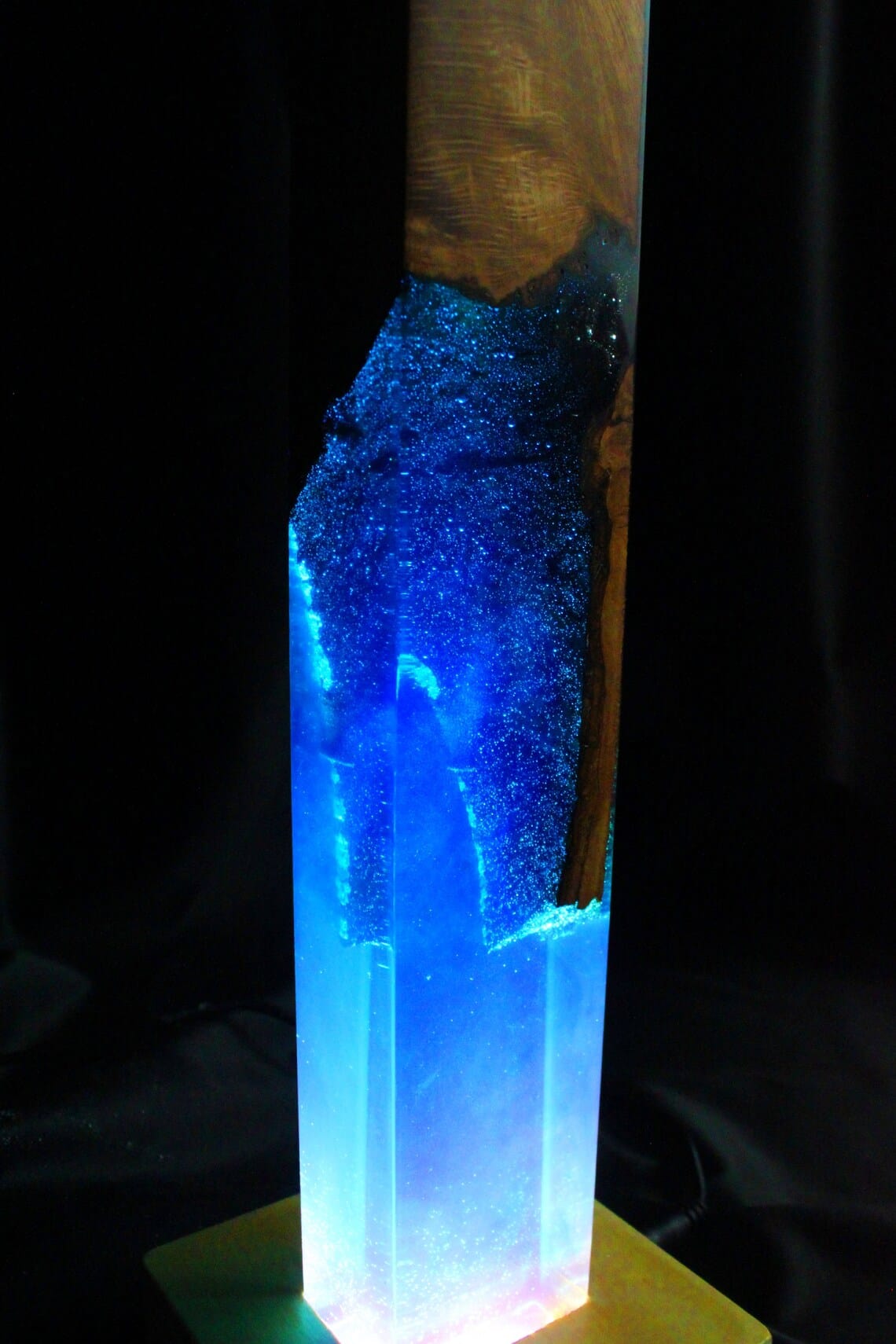 Grande lampe en bois pour table de chevet