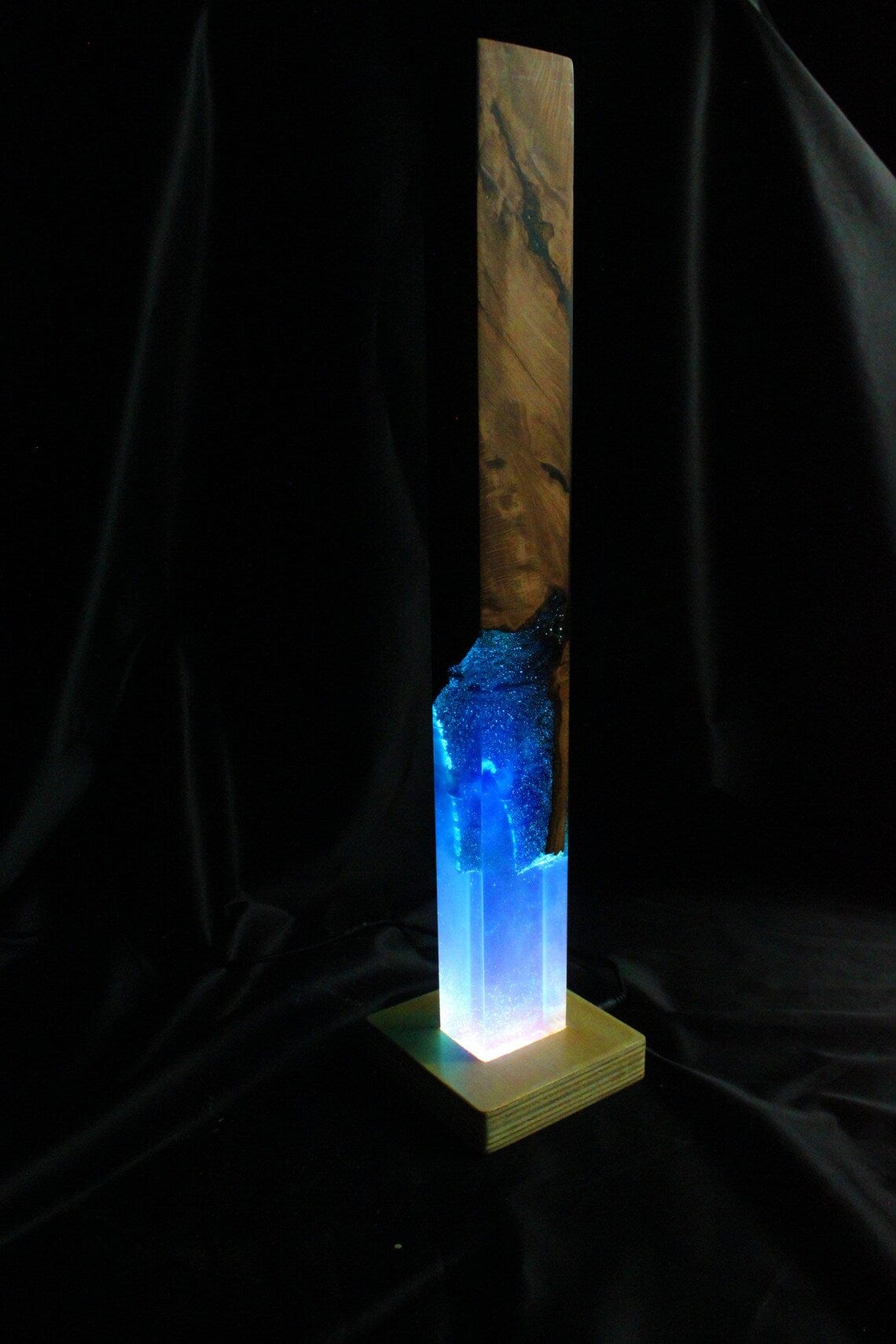 Grande lampe en bois pour table de chevet