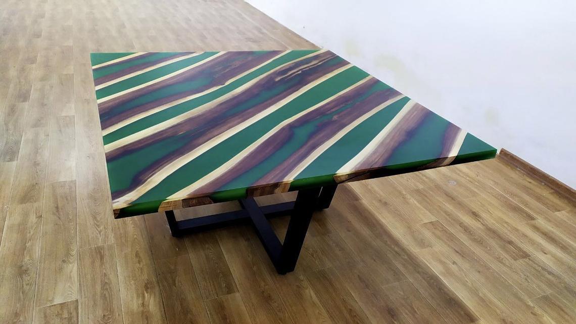 Grande table carré époxy