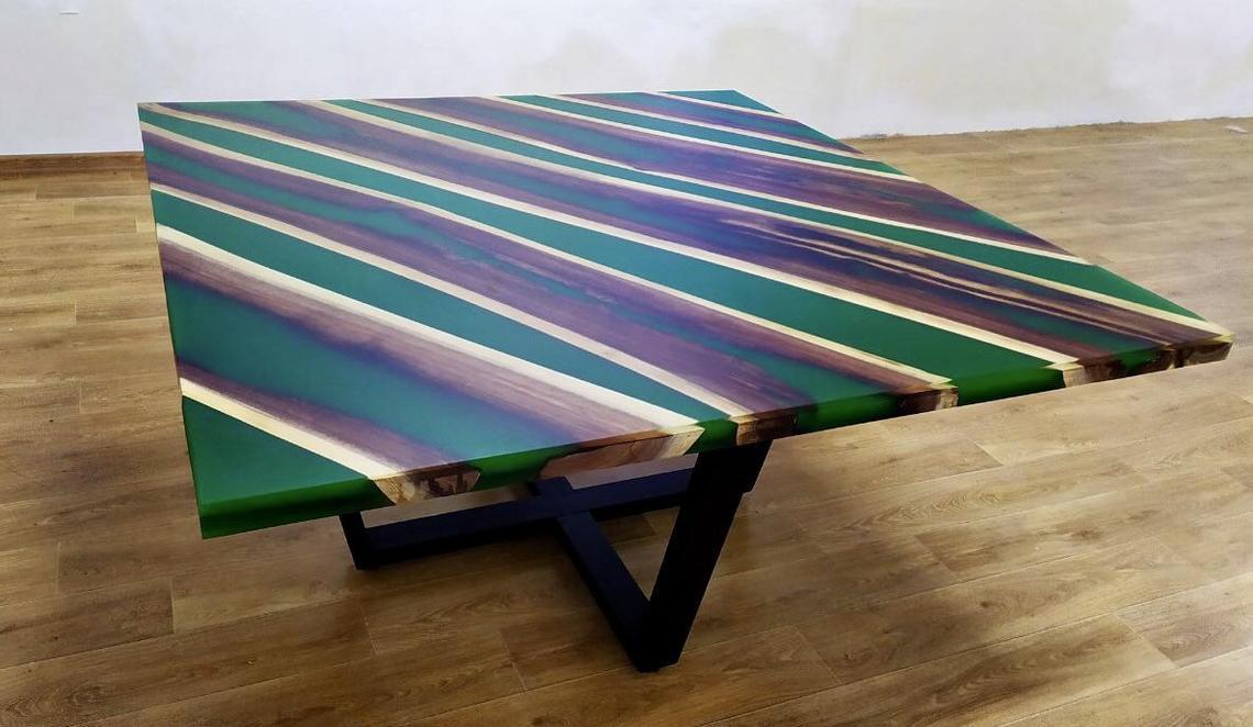 Grande table carré époxy