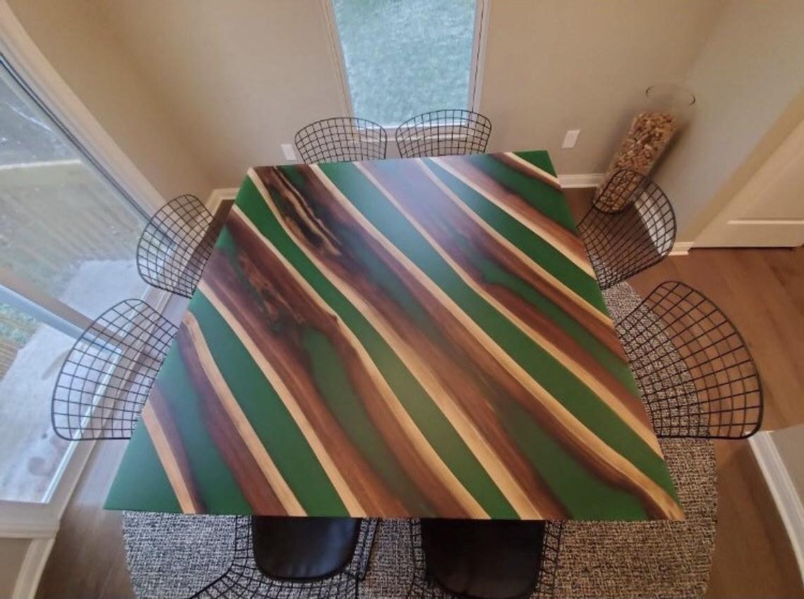 Grande table carré époxy