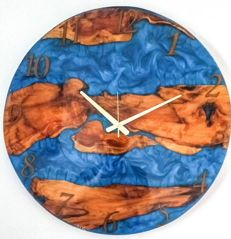 Horloge à la main époxy pour mur