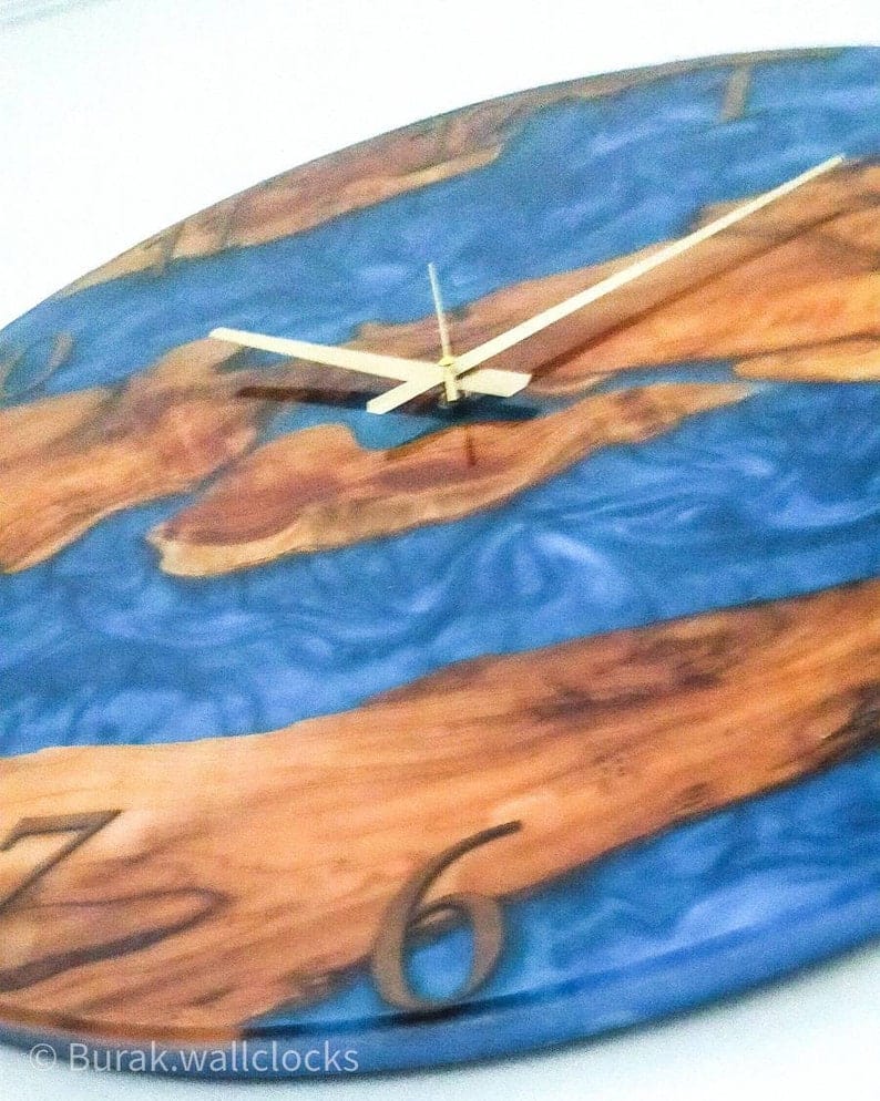 Horloge à la main époxy pour mur