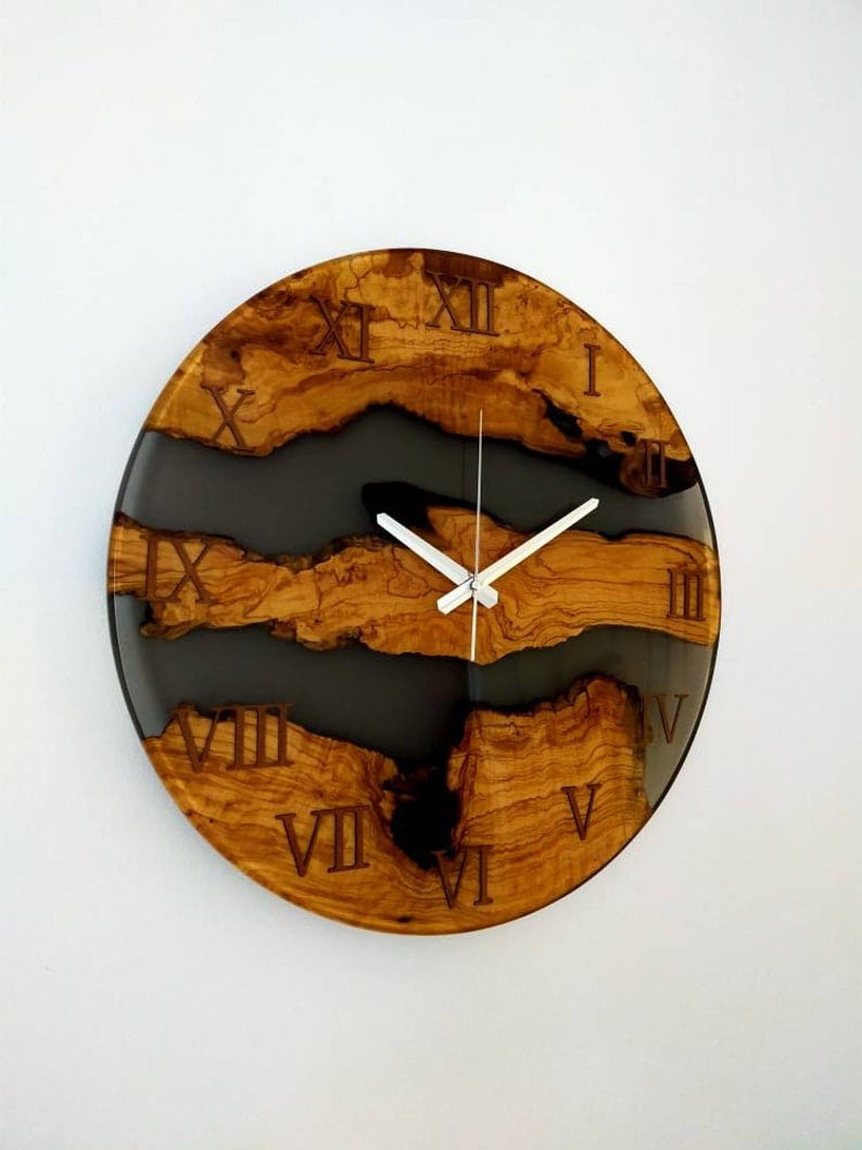 Horloge à main en résine pour mur