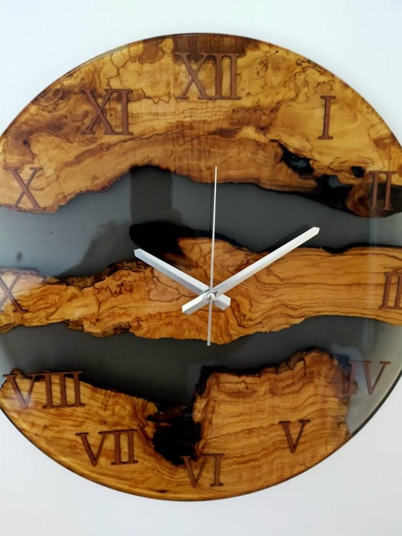 Horloge à main en résine pour mur