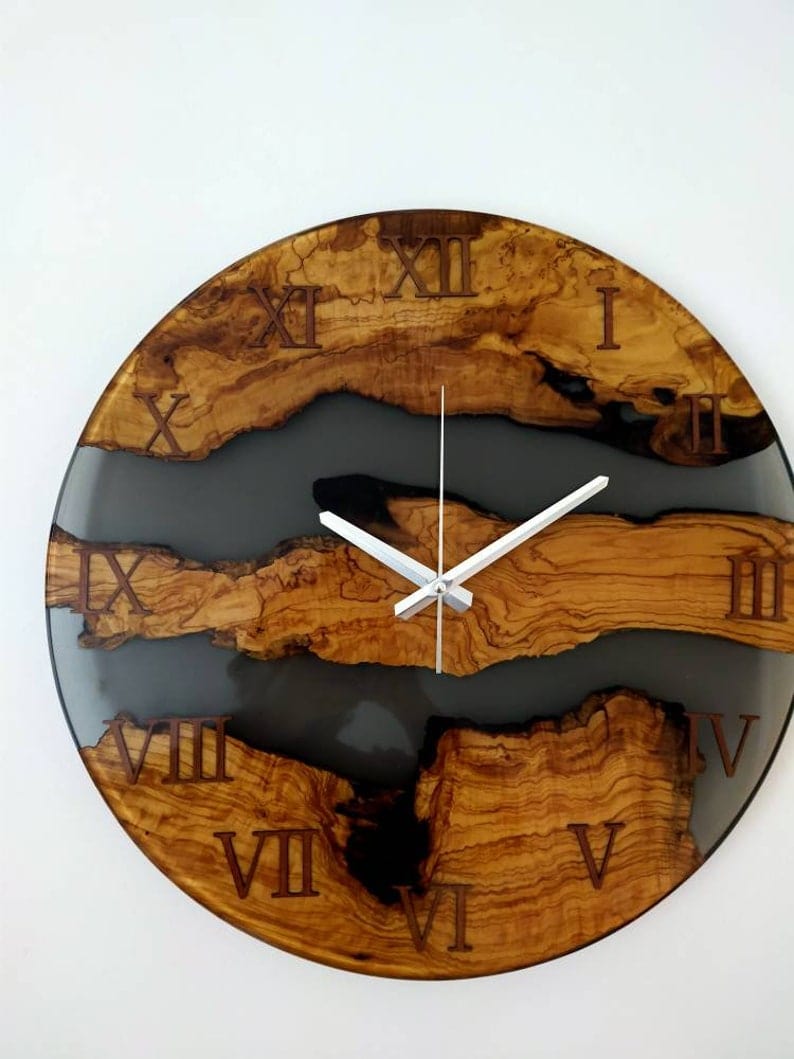 Horloge à main en résine pour mur