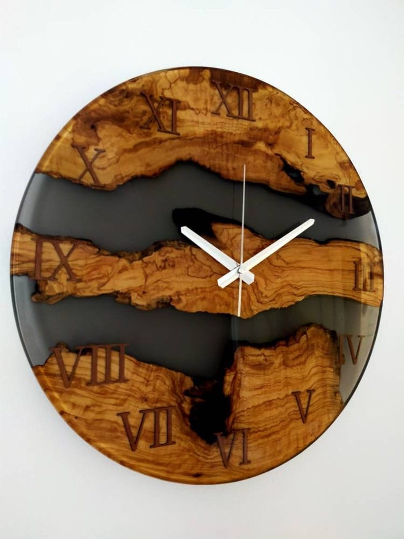 Horloge à main en résine pour mur
