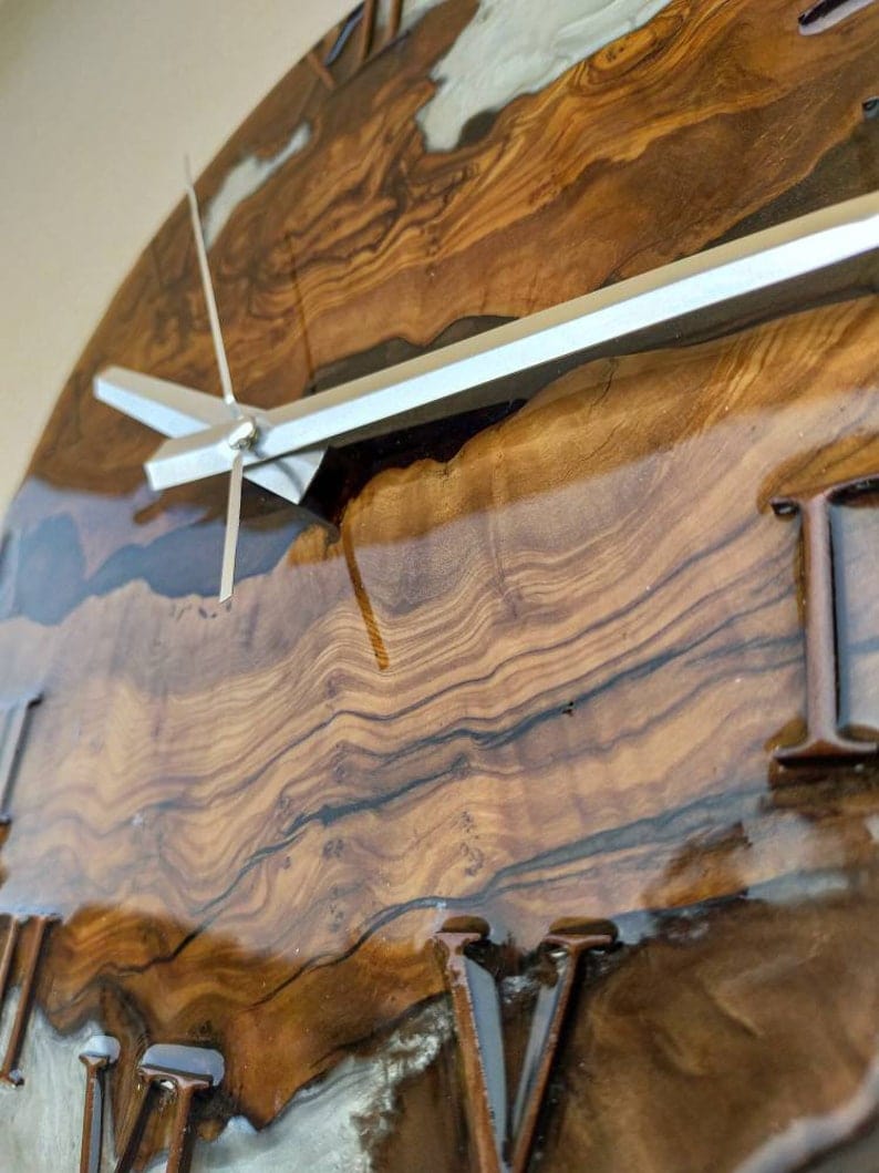 Horloge à main époxy et résine pour mur