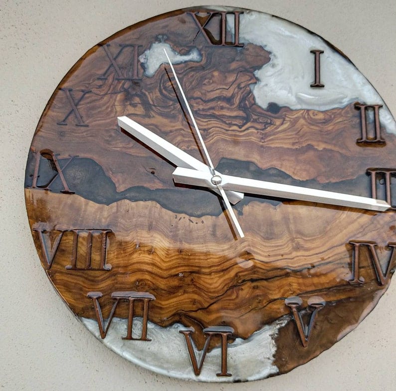Horloge à main époxy et résine pour mur