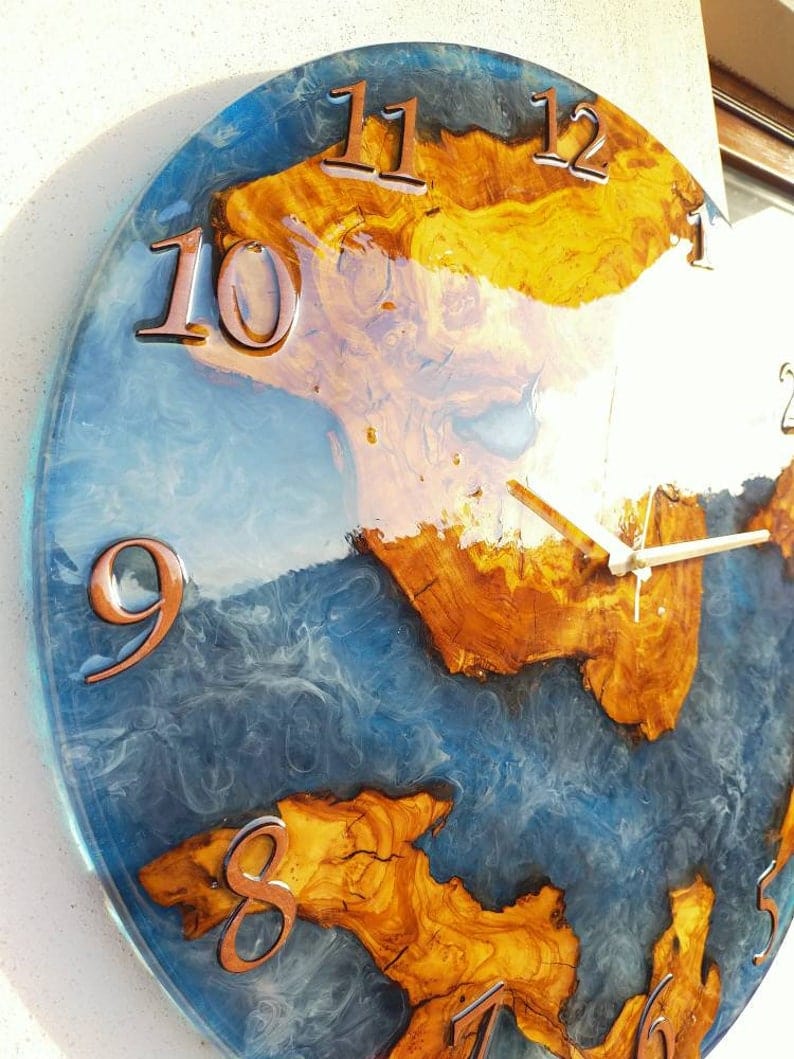 Horloge en résine