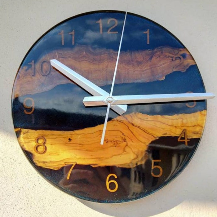 Horloge en résine
