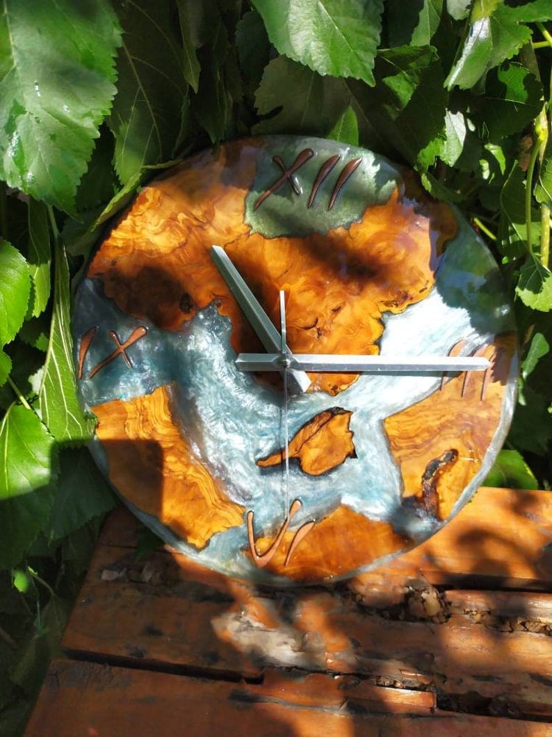 Horloge murale en résine