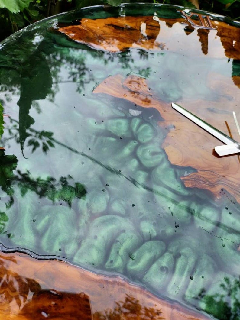 horloge murale époxy bois et vert