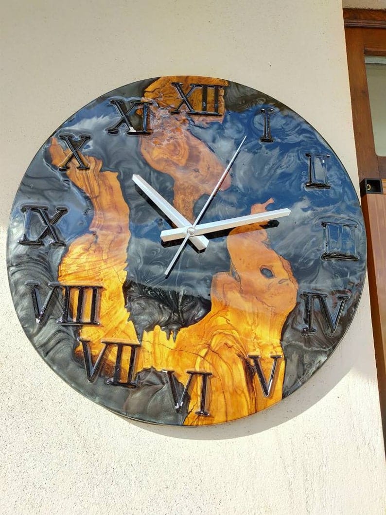 Horloge murale époxy faite à la main