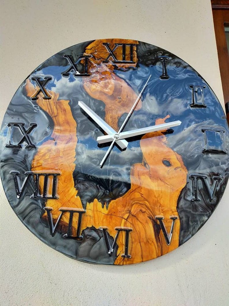 Horloge murale époxy faite à la main
