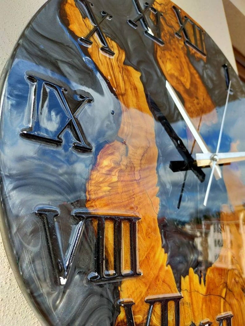 Horloge murale époxy faite à la main