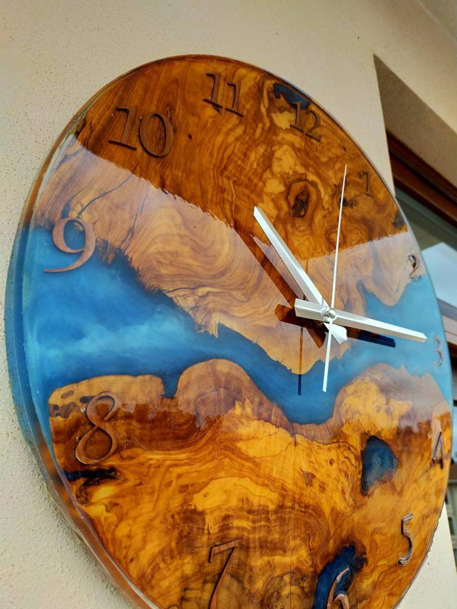 Horloge résine époxy bleu