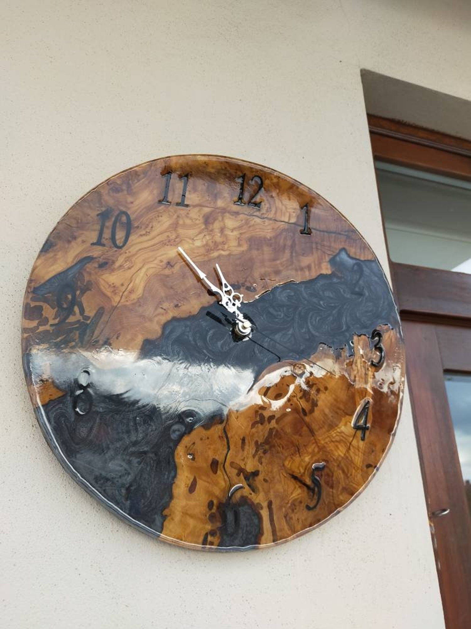 Horloge rivière époxy