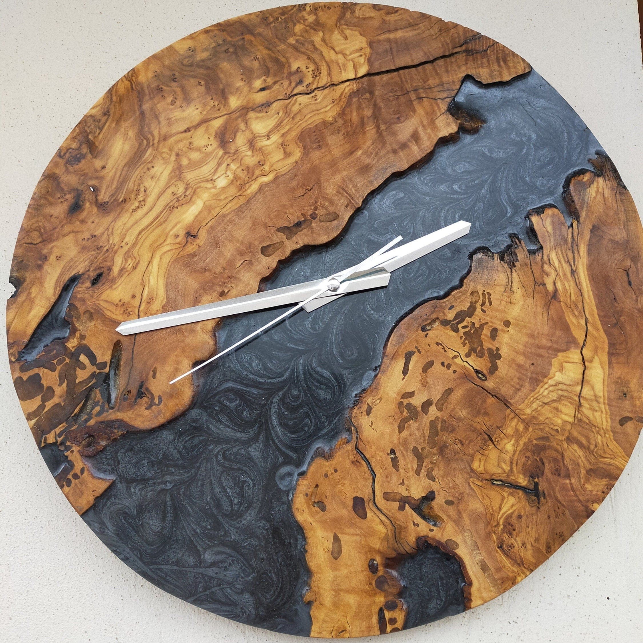 Horloge rivière époxy