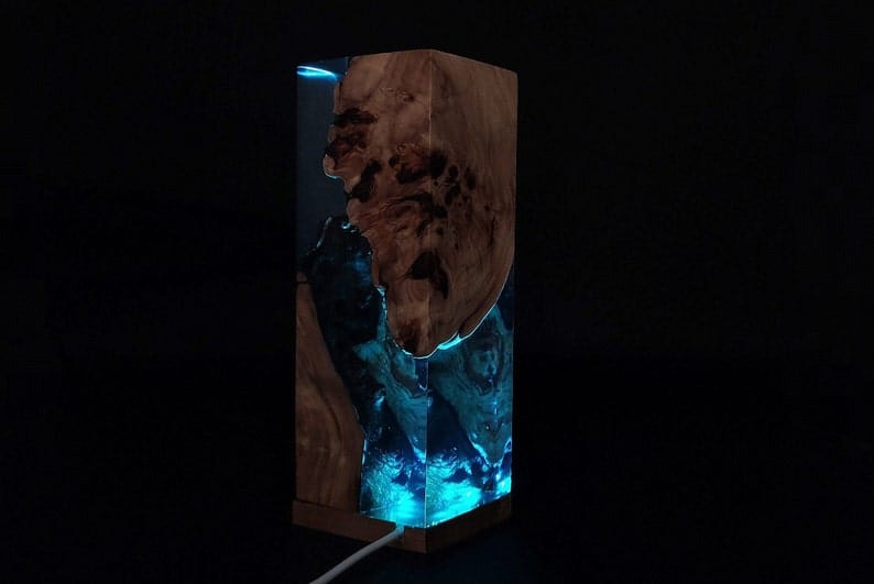 Lampe bois et résine