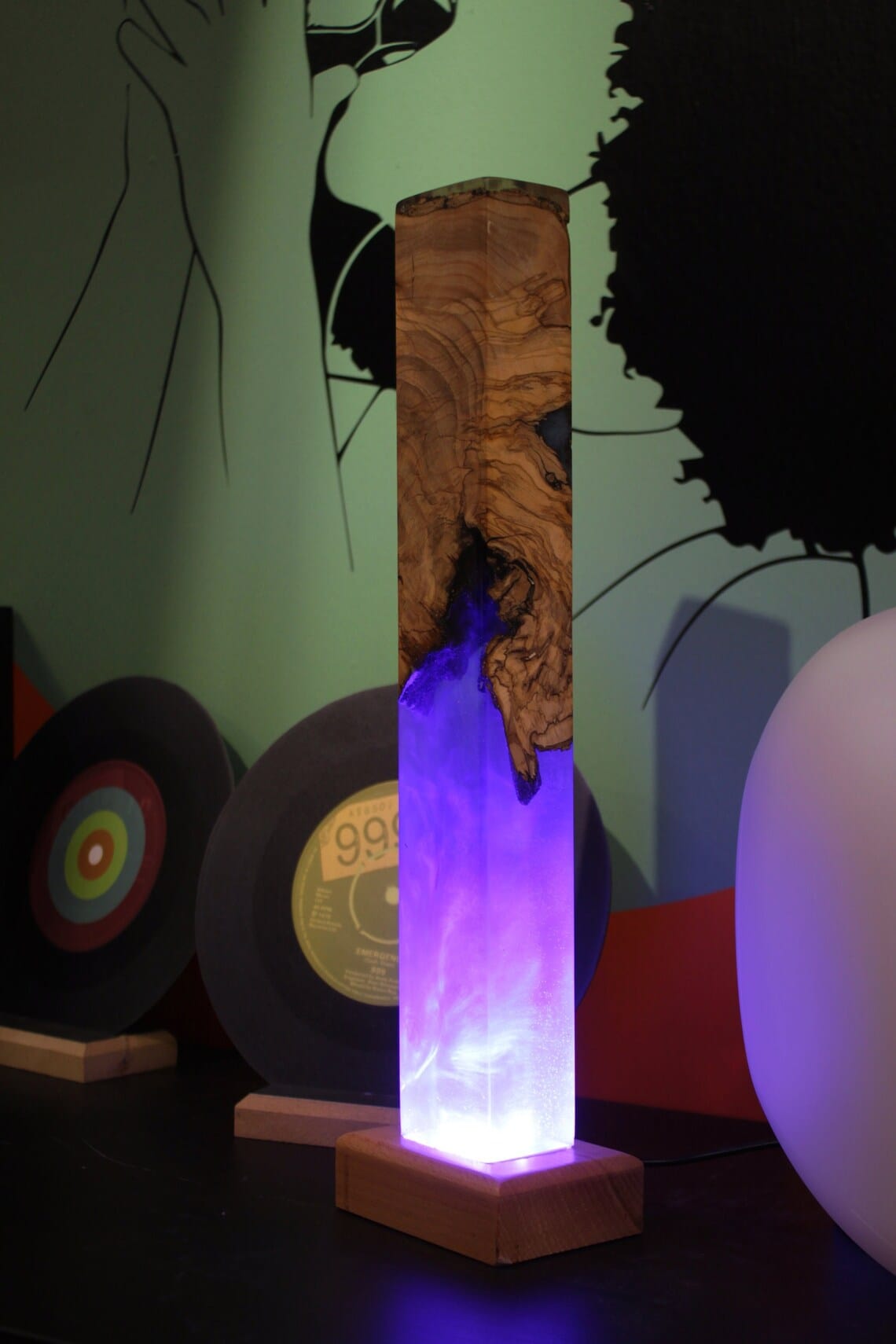 Lampe de chevet en résine époxy en bois